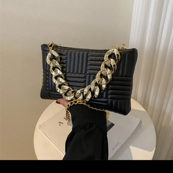 Quilted chain square bag - Picture 8 of 12